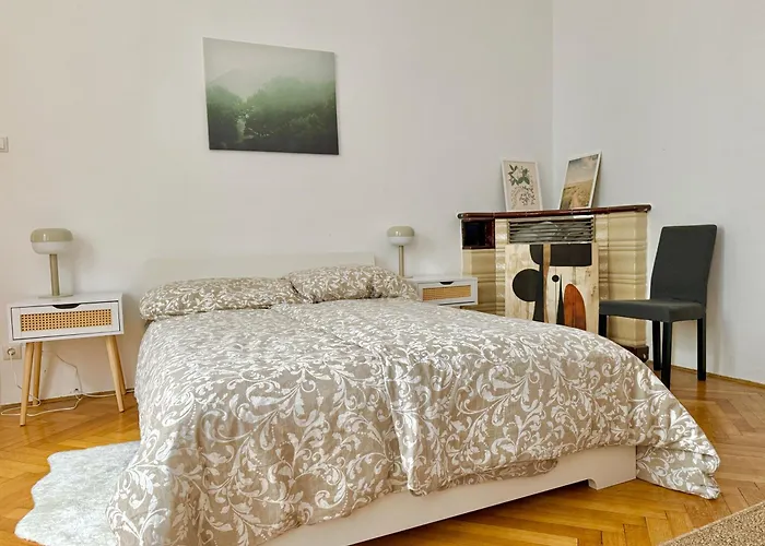Διαμέρισμα Spacious Stylish With Free Parking