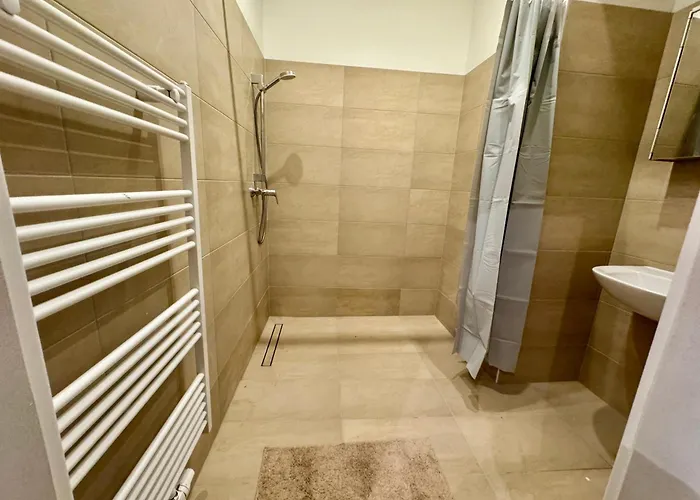 Spacious Stylish With Free Parking Διαμέρισμα *